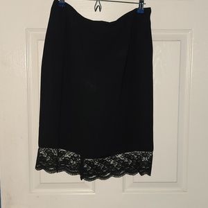 BLACK MIDI SKIRT W/LACE TRIM